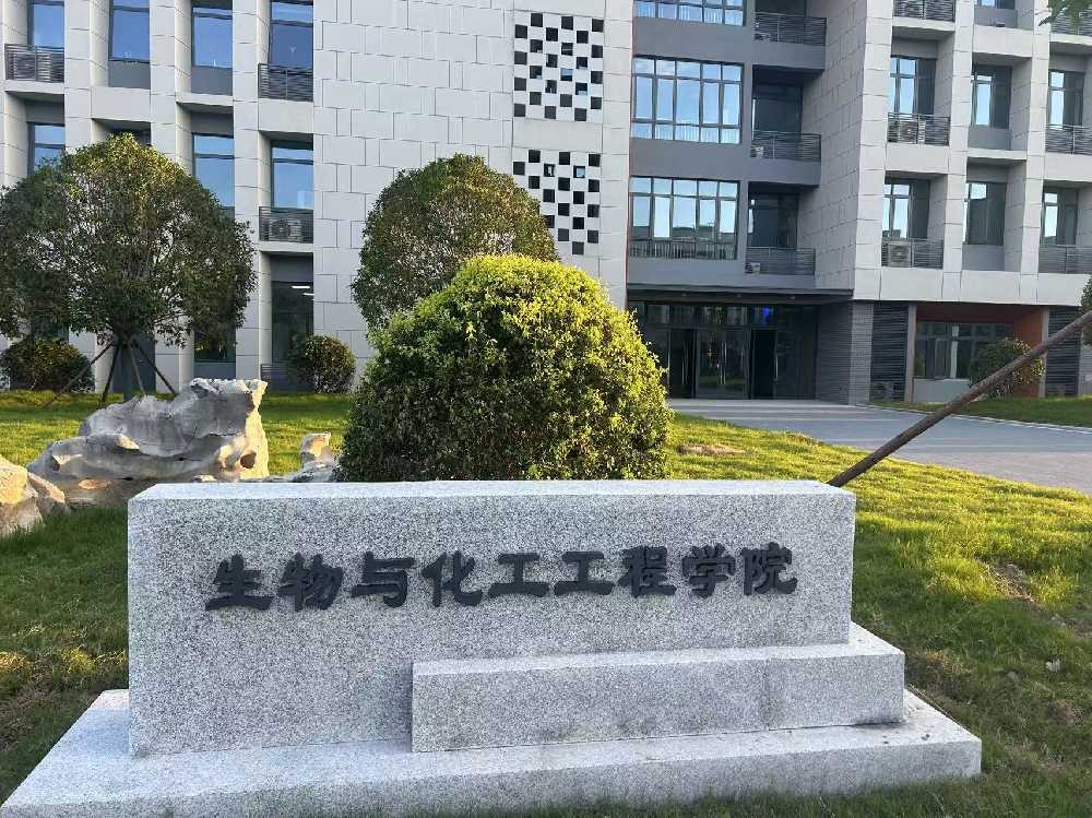 湖滨区扬州职业大学体育场高杆灯项目